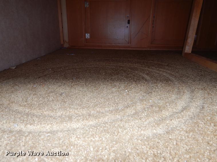 image for item J5632 2009 Luxury FW camper