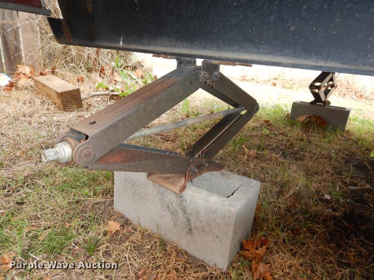 image for item J5632 2009 Luxury FW camper