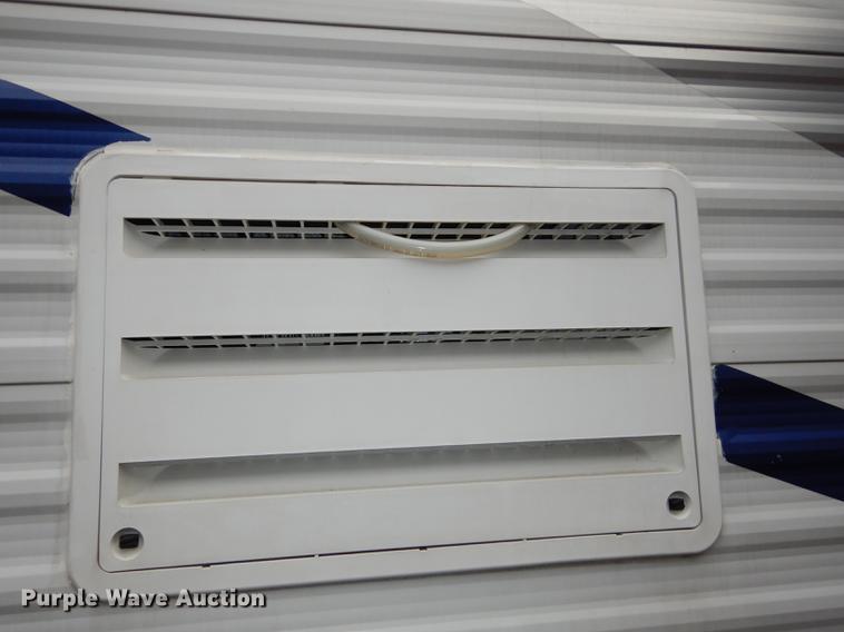 image for item J5632 2009 Luxury FW camper