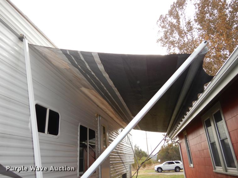 image for item J5632 2009 Luxury FW camper