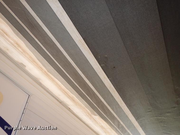 image for item J5632 2009 Luxury FW camper