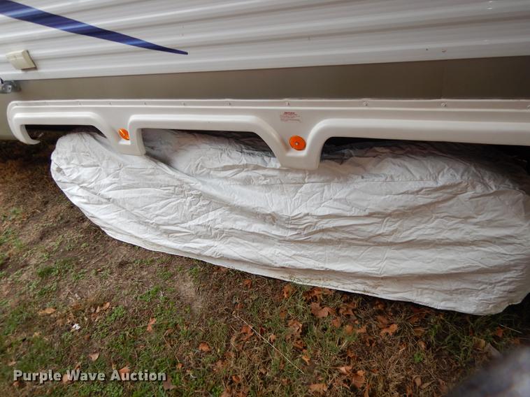 image for item J5632 2009 Luxury FW camper