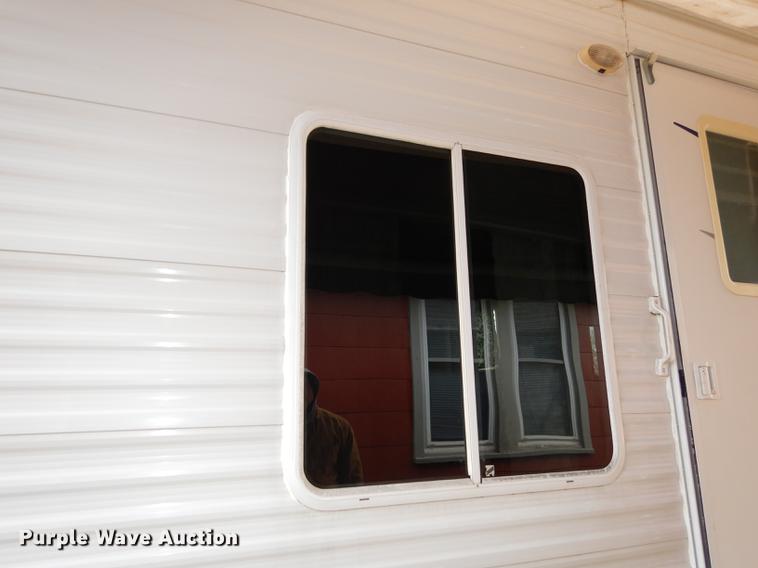 image for item J5632 2009 Luxury FW camper