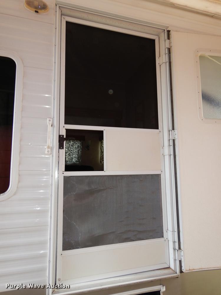 image for item J5632 2009 Luxury FW camper