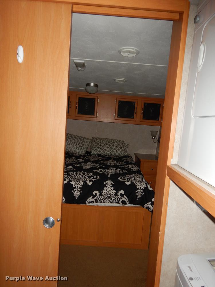 image for item J5632 2009 Luxury FW camper