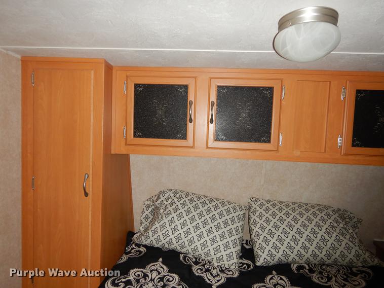 image for item J5632 2009 Luxury FW camper