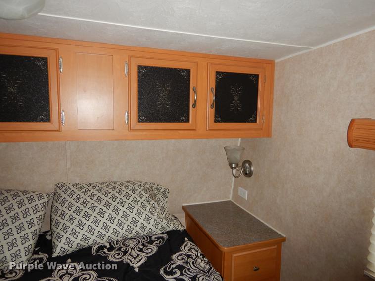image for item J5632 2009 Luxury FW camper