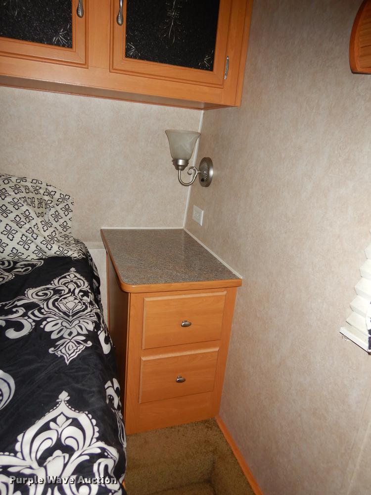 image for item J5632 2009 Luxury FW camper