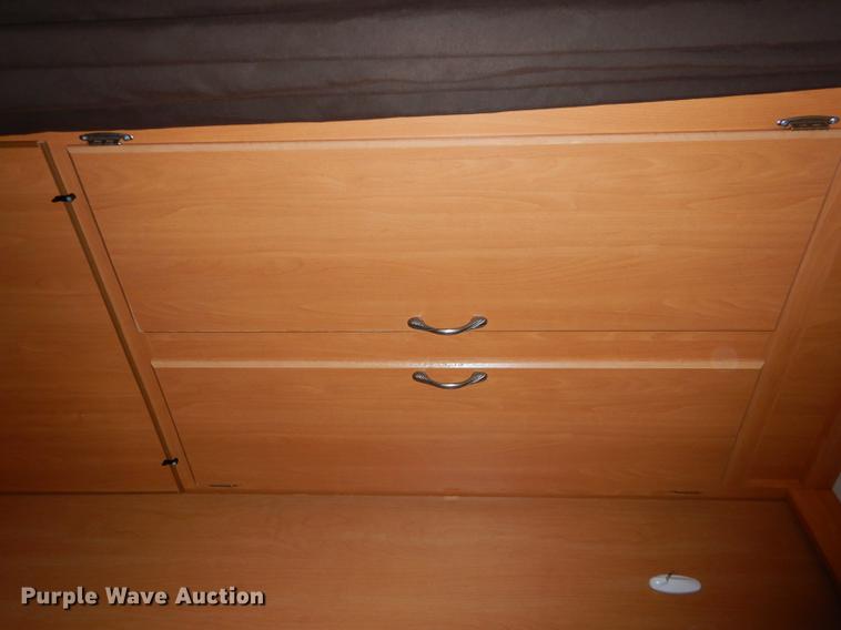 image for item J5632 2009 Luxury FW camper