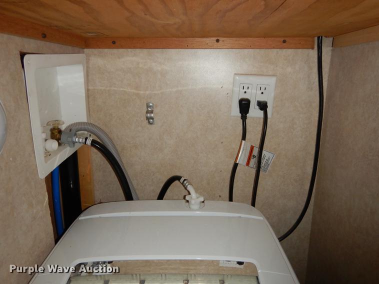 image for item J5632 2009 Luxury FW camper