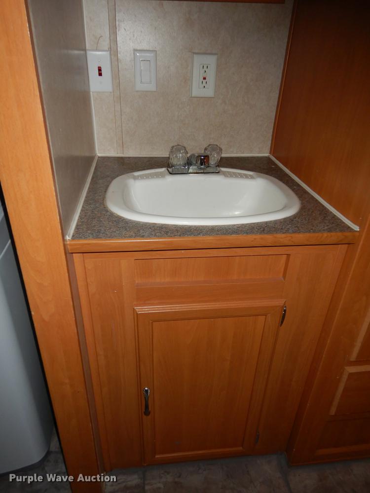 image for item J5632 2009 Luxury FW camper