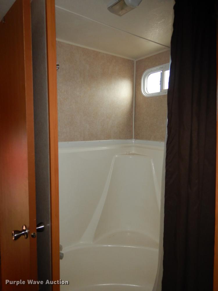 image for item J5632 2009 Luxury FW camper