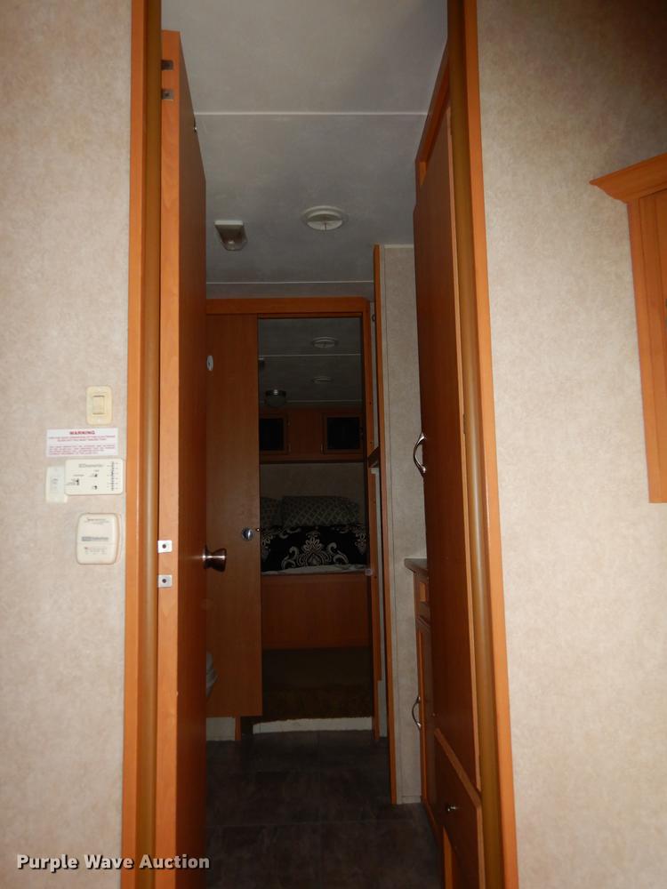 image for item J5632 2009 Luxury FW camper