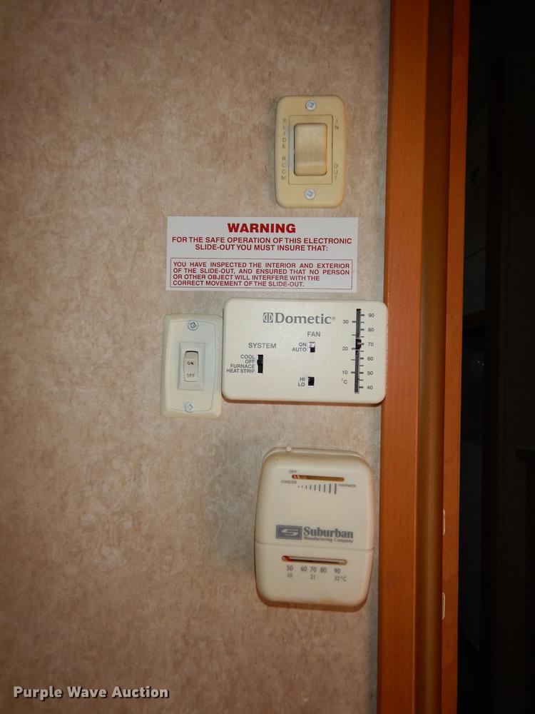 image for item J5632 2009 Luxury FW camper