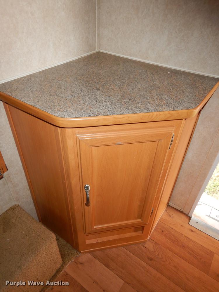 image for item J5632 2009 Luxury FW camper