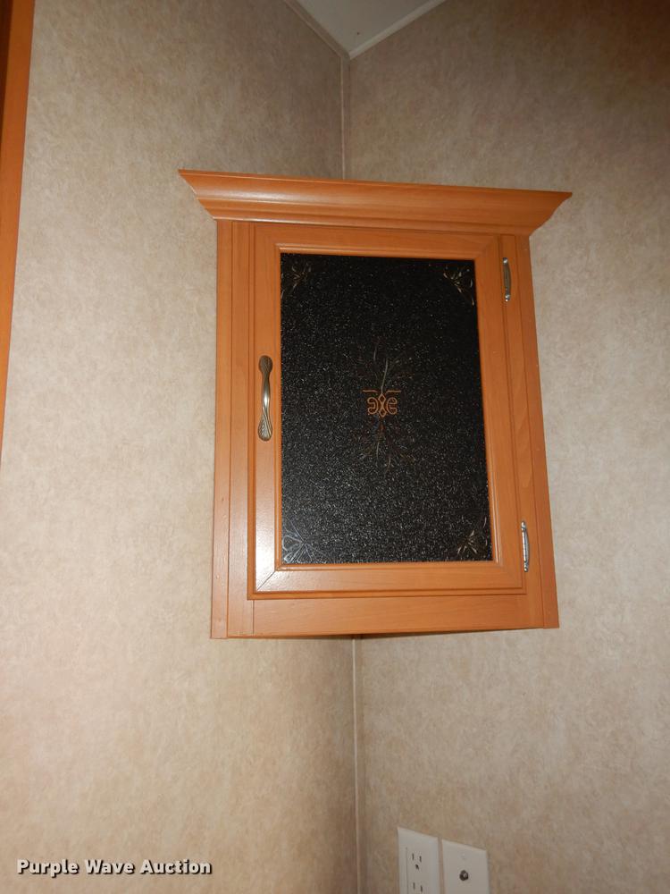 image for item J5632 2009 Luxury FW camper