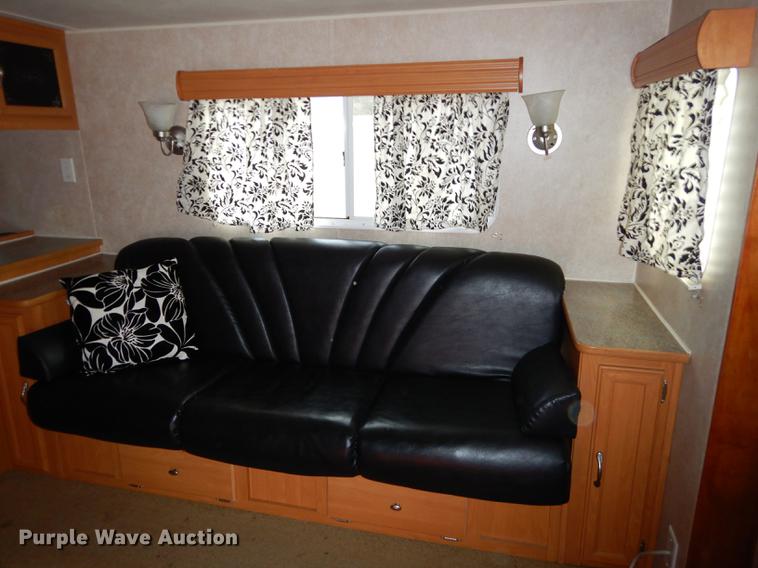 image for item J5632 2009 Luxury FW camper