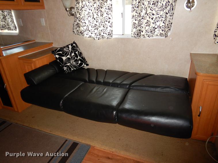 image for item J5632 2009 Luxury FW camper