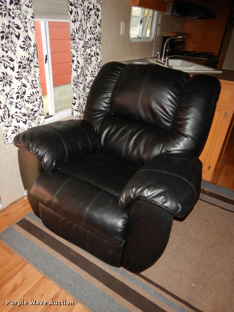 image for item J5632 2009 Luxury FW camper