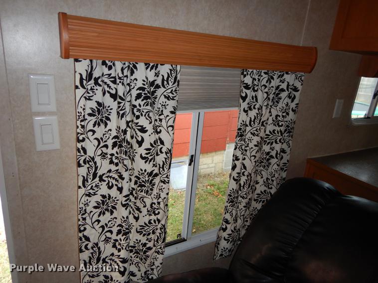 image for item J5632 2009 Luxury FW camper