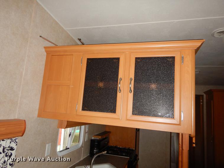 image for item J5632 2009 Luxury FW camper