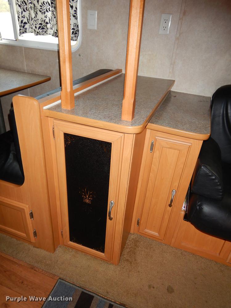 image for item J5632 2009 Luxury FW camper