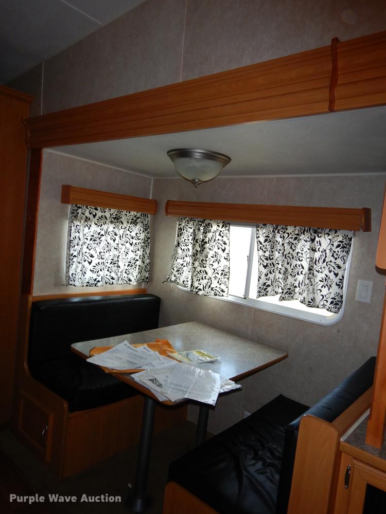 image for item J5632 2009 Luxury FW camper