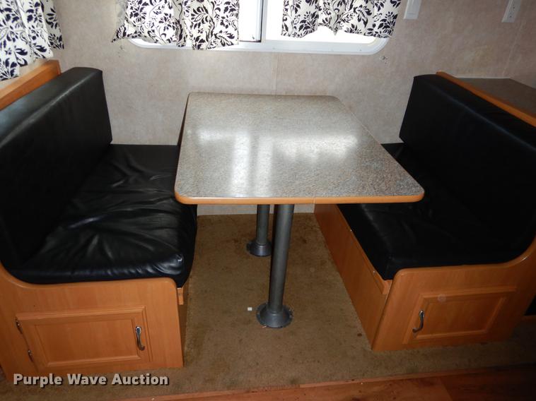 image for item J5632 2009 Luxury FW camper