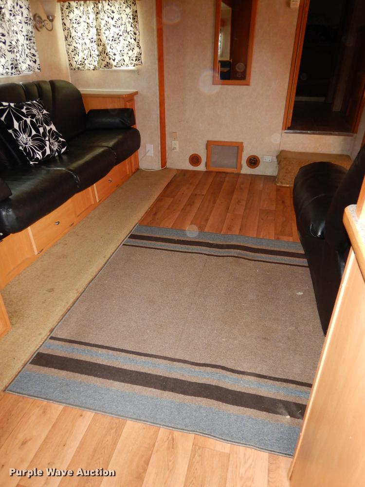 image for item J5632 2009 Luxury FW camper
