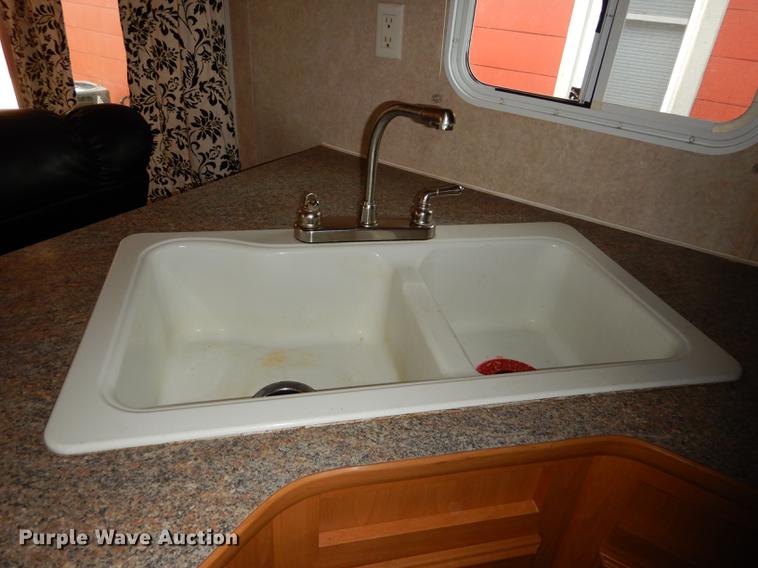 image for item J5632 2009 Luxury FW camper