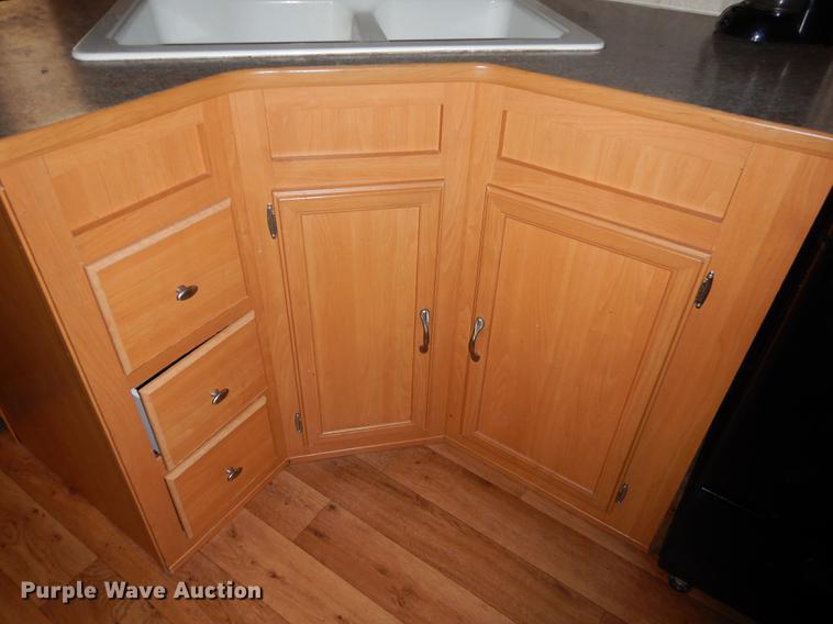 image for item J5632 2009 Luxury FW camper