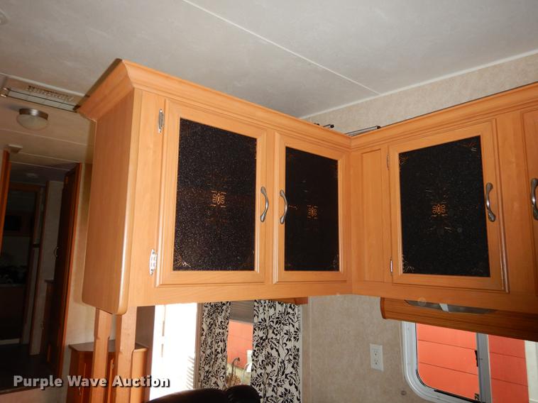 image for item J5632 2009 Luxury FW camper