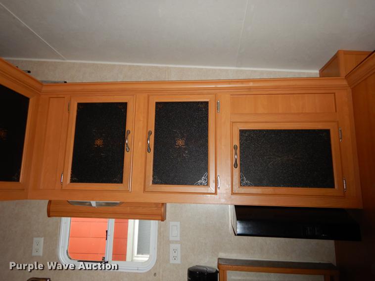 image for item J5632 2009 Luxury FW camper