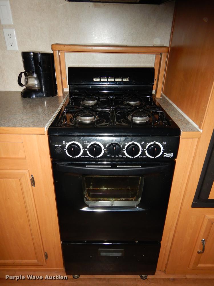 image for item J5632 2009 Luxury FW camper