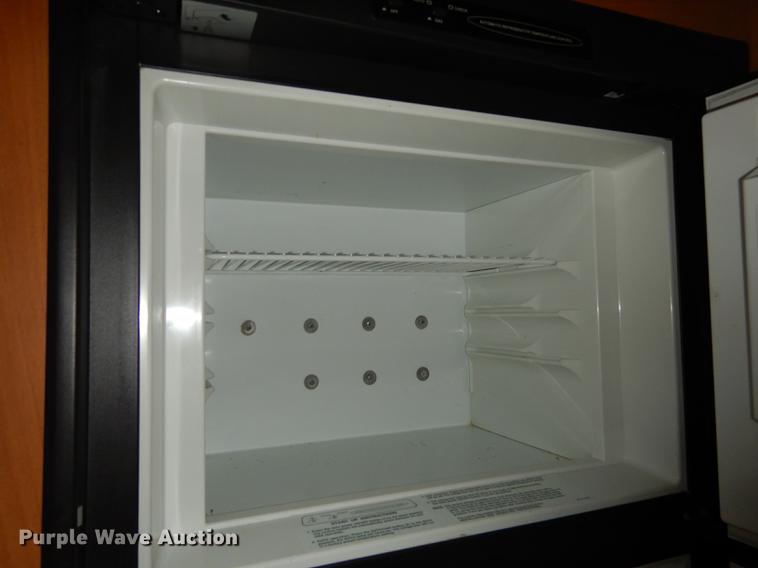 image for item J5632 2009 Luxury FW camper