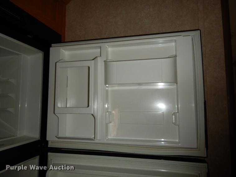 image for item J5632 2009 Luxury FW camper