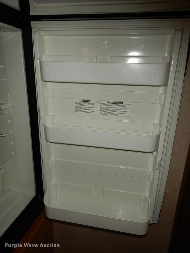 image for item J5632 2009 Luxury FW camper