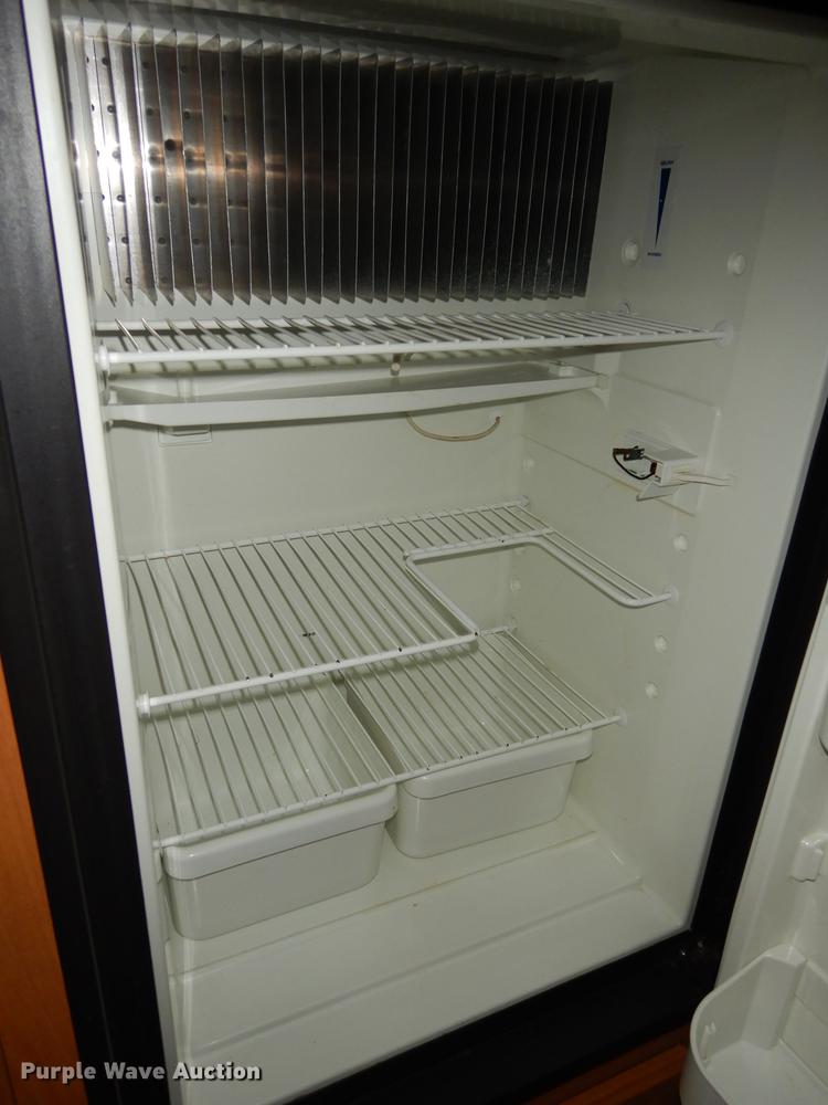 image for item J5632 2009 Luxury FW camper