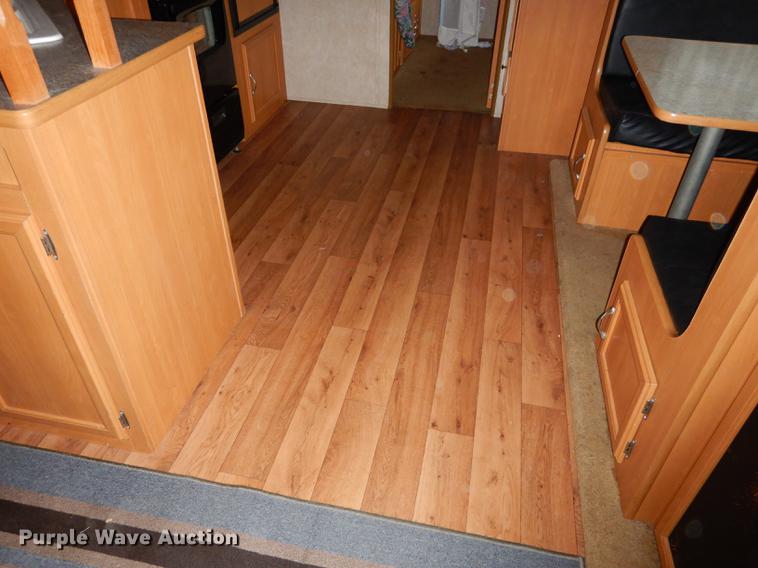 image for item J5632 2009 Luxury FW camper