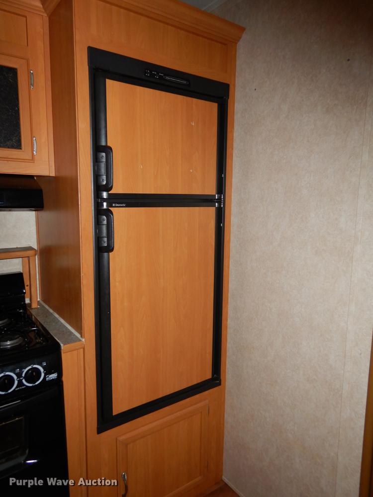 image for item J5632 2009 Luxury FW camper