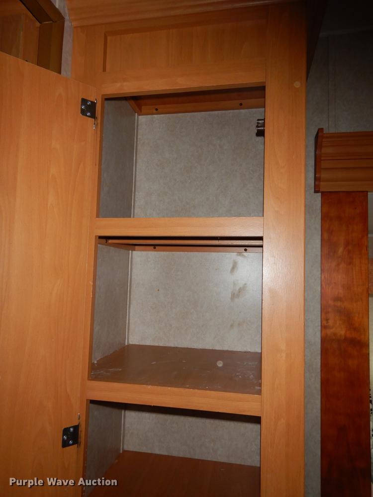 image for item J5632 2009 Luxury FW camper