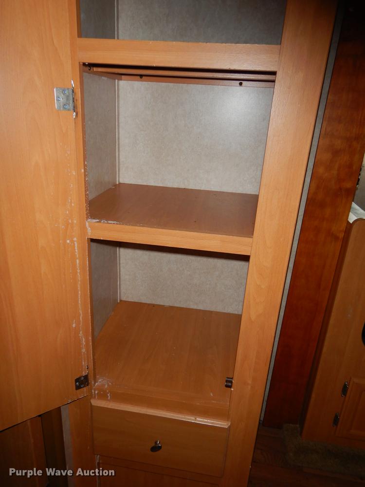 image for item J5632 2009 Luxury FW camper