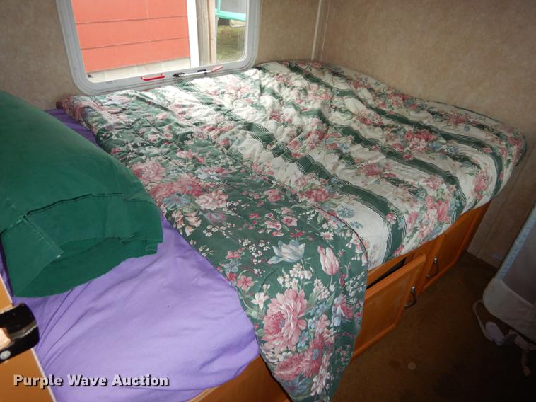 image for item J5632 2009 Luxury FW camper