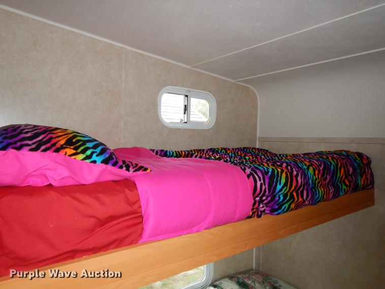 image for item J5632 2009 Luxury FW camper
