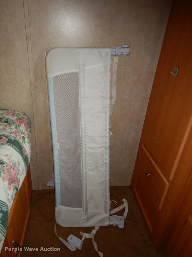 image for item J5632 2009 Luxury FW camper