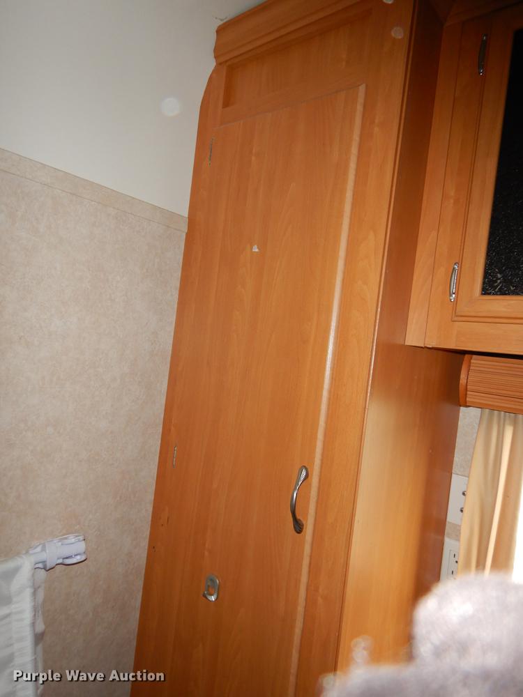 image for item J5632 2009 Luxury FW camper