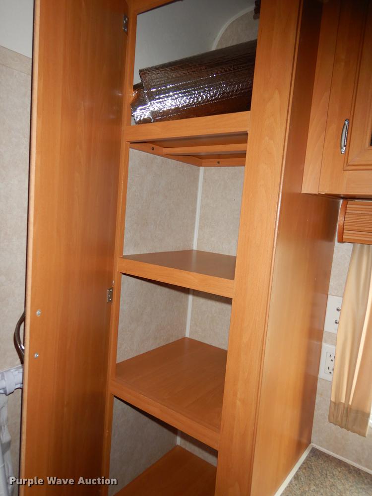 image for item J5632 2009 Luxury FW camper