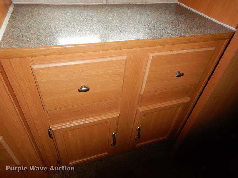 image for item J5632 2009 Luxury FW camper