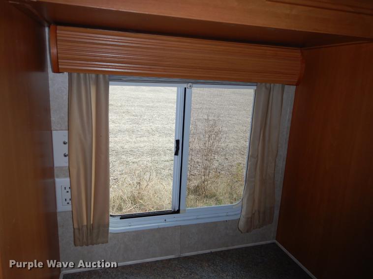 image for item J5632 2009 Luxury FW camper