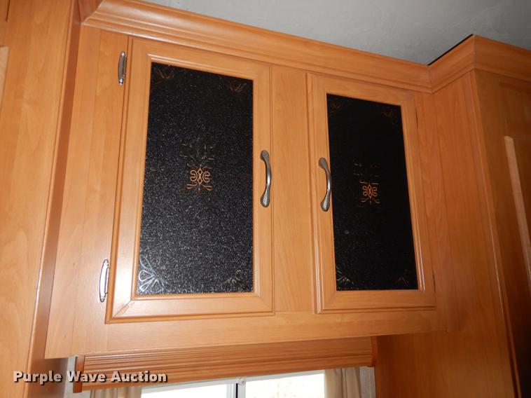 image for item J5632 2009 Luxury FW camper